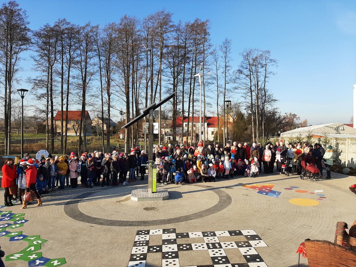 Św. Mikołaj na otwarciu Zielonej Strefy Aktywności