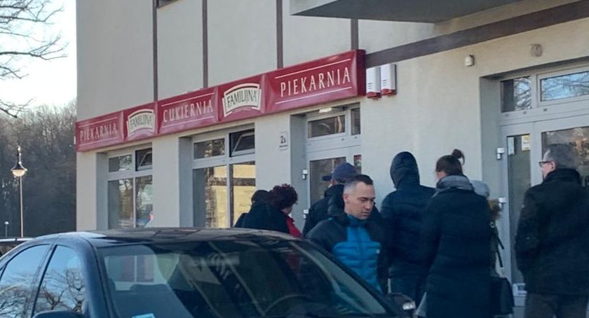 KORONAWIRUS: Panika, zakaz zgromadzeń, a w sklepach kolejki
