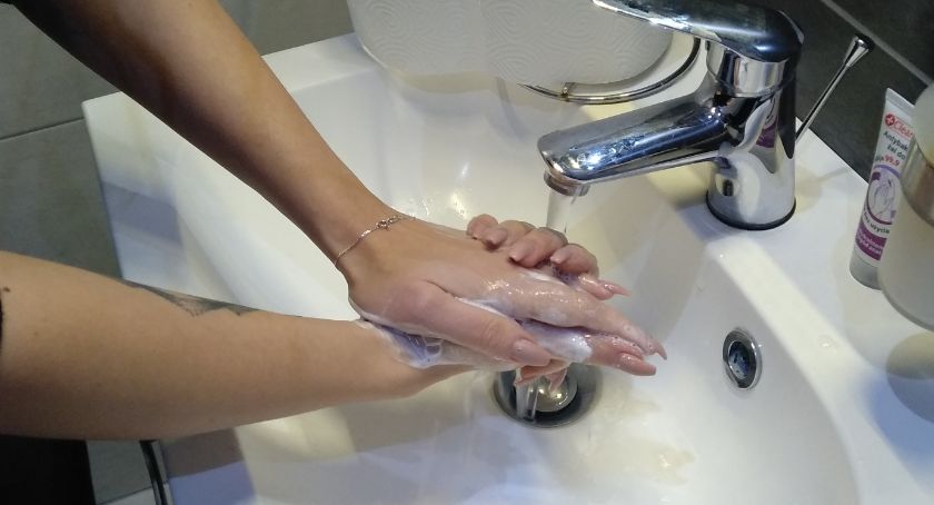 Coraz więcej potwierdzonych przypadków koronawirusa