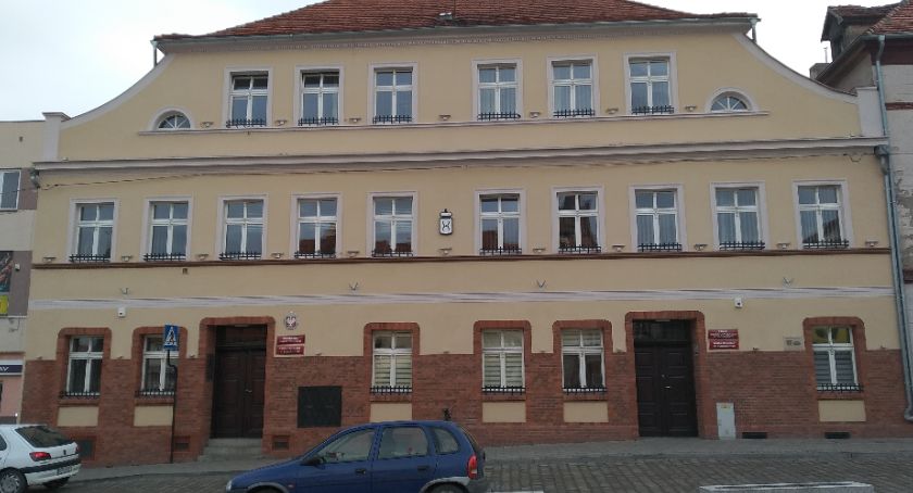 Urzędnicy dostępni przez telefon i internet