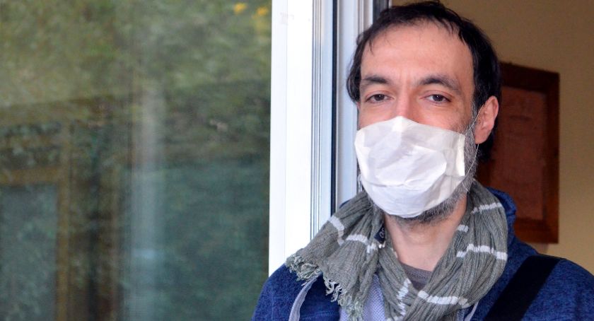 Więcej osób na kwarantannie i pod nadzorem sanitarnym