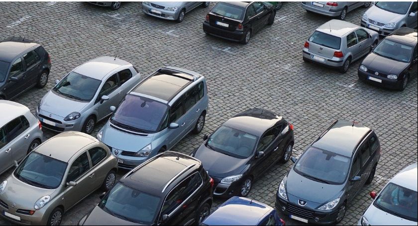 Nowoczesny i wygodny parking przy lotnisku