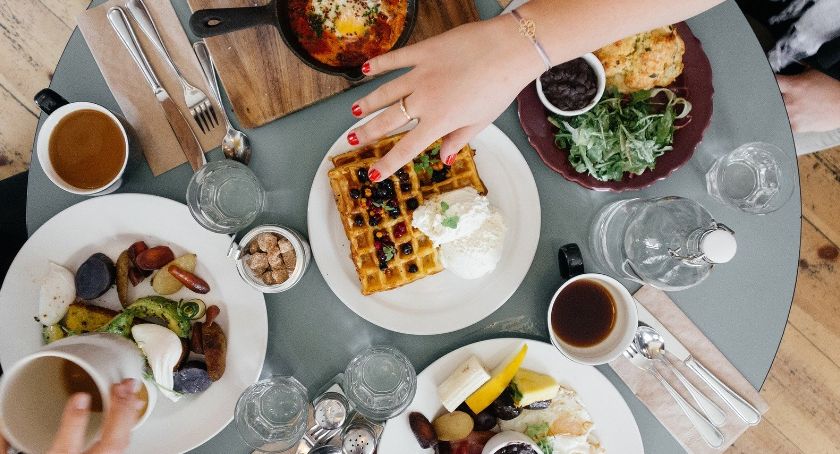 Kup Voucher na Przyszłość i wesprzyj ulubioną restaurację - akcja #razemprzystole