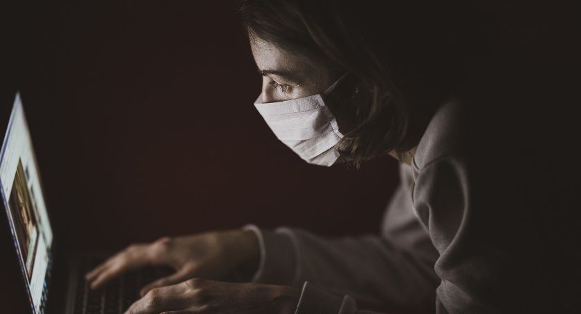Statystyki z dzisiejszego poranka dotyczące sytuacji epidemicznej oraz informację dotyczącą Ośrodka Środowiskowej Opieki Psychologicznej i Psychoterapeutycznej dla Dzieci i Młodzieży