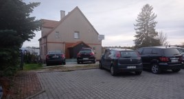 Miejsc mają za mało? To jeszcze zabrać im dwa