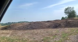 Śmierdzi aż w oczy szczypie. Co tam jest składowane? Czy zagraża to ujęciu wody?