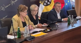 Anna Morawiecka nie zwołuje sesji i... ucieka przed pytaniami