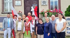 Zdjęcie przedstawia: Niezwykła historia Szkoły Podstawowej w Pawłowie Trzebnickim
