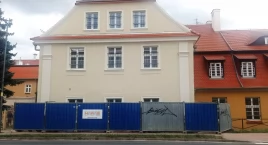 Zdjęcie przedstawia: Interwencja: Ten pilaster jest po prostu krzywy
