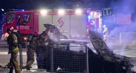 Pożar samochodu na ulicy w Trzebnicy w czasie Trzebn…