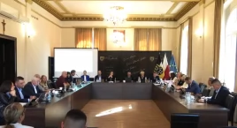 Ile zarabiają radni powiatowi? Sprawdzamy ich majątki