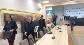 Tajemnice, niedopowiedzenia i kasa