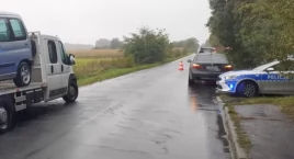 Czołowe zderzenie. Niebezpieczna sytuacja na łuku drogi