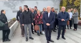 Prywatny wjazd do domu, trawnik i łapówki. Znamy szczegóły zarzutów dla burmistrza Trzebnicy