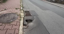 Mieszkańcy mają dość. Pokazali nam dziury i studzien&hellip;