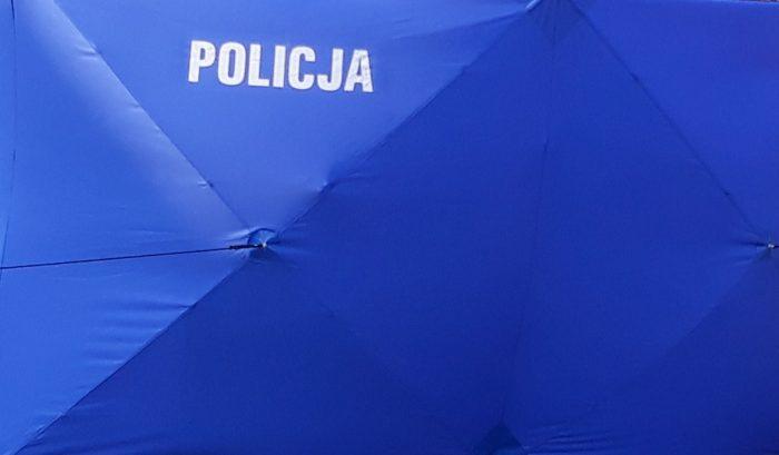 Tragedia wisiała na włosku. Mężczyzna pod ciągnikiem