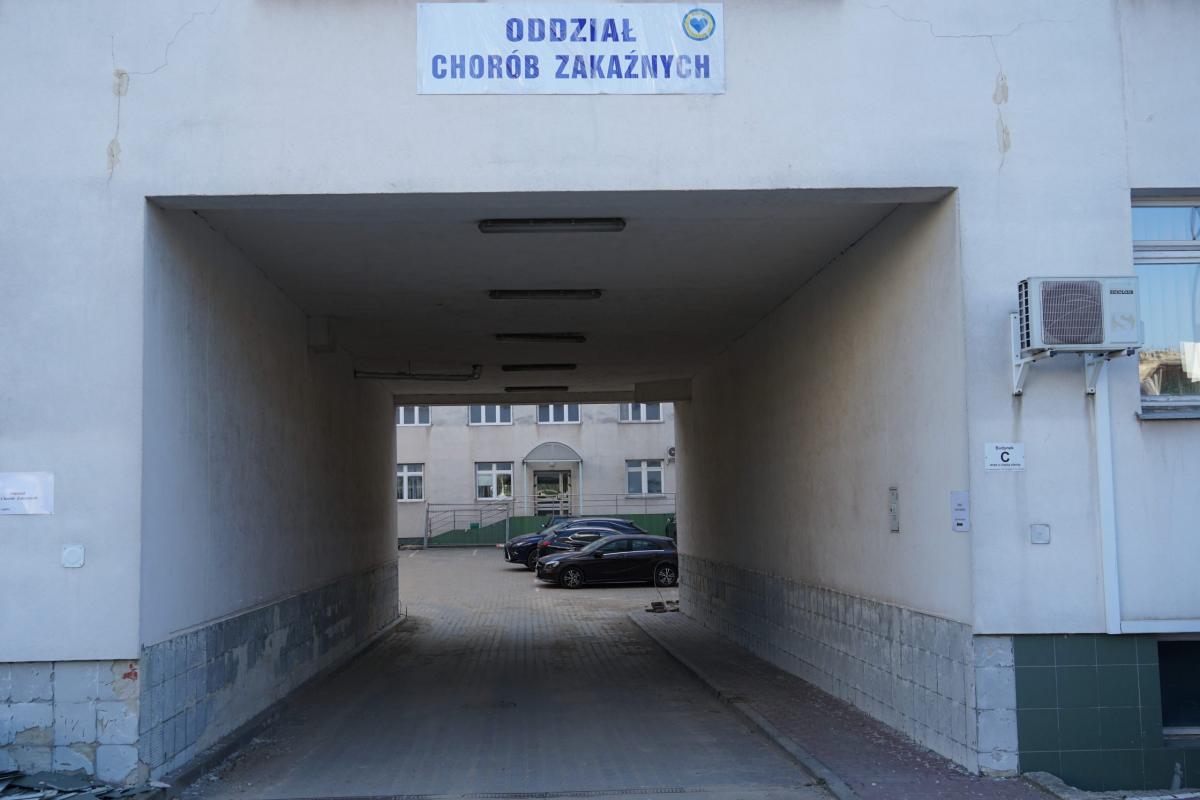 Z OSTATNIEJ CHWILI: zmarła mieszkanka powiatu starachowickiego. Walczyła z koronawirusem