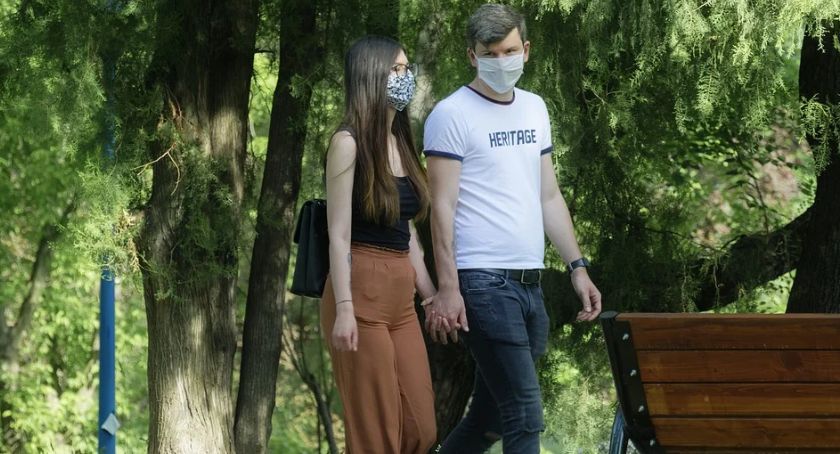 Rząd znosi kolejne obostrzenia