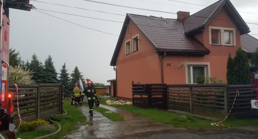 PILNE: piorun uderzył w dom. Fatalny bilans niedzielnej burzy [ZDJĘCIA]