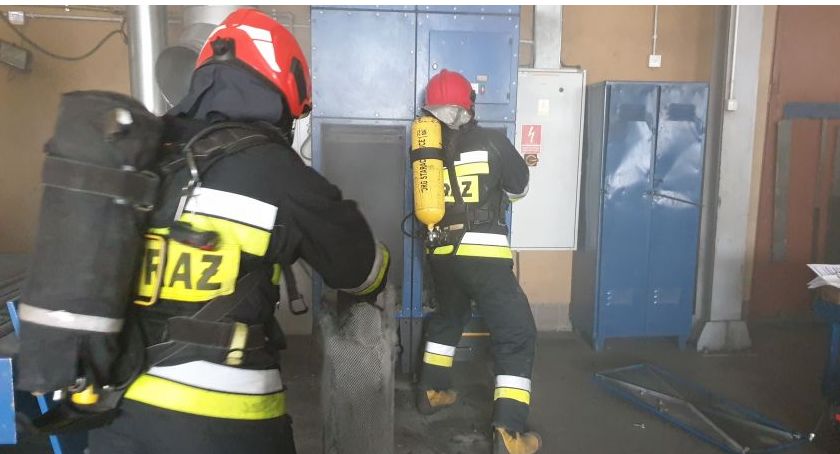 Pracownicy zakładu ewakuowani. Strażacy walczyli z żywiołem [ZDJĘCIA]