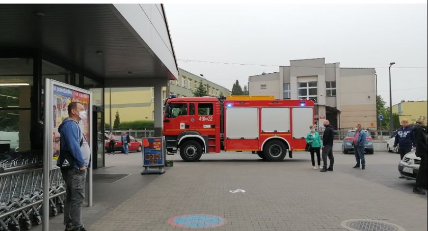 PILNE: ewakuacja w starachowickim markecie. Co się stało? [ZDJĘCIA]
