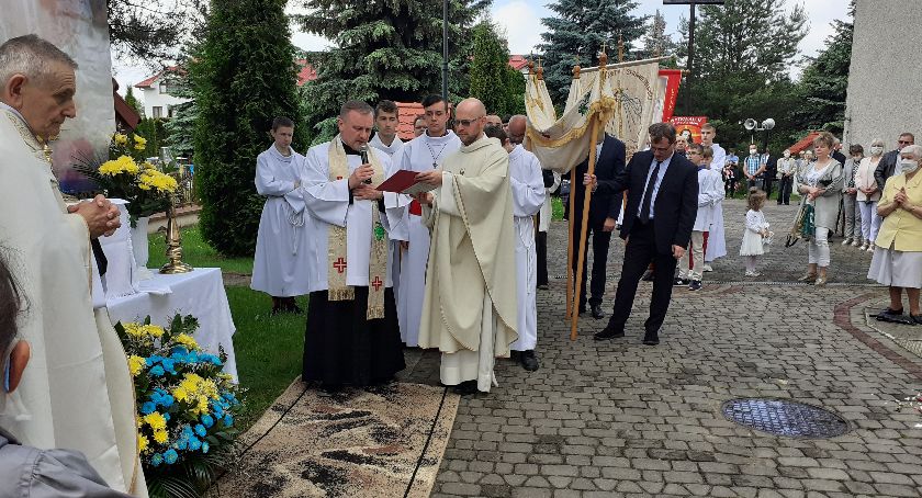 W procesji do czterech ołtarzy