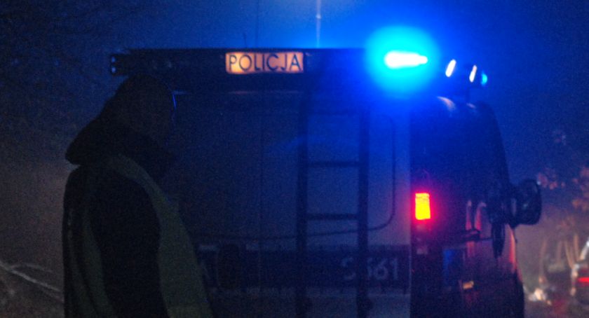 Volkswagen na dachu, kierująca w szpitalu. Na odcinku krajowej 42 