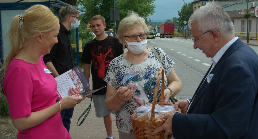 Wybory 2020 w Starachowicach. Lider świętokrzyskich struktur PiS zachęcał do głosowania [ZDJĘCIA]
