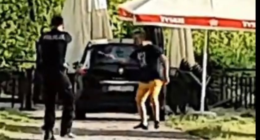 Policjanci użyli broni. Napastnik z siekierą został zatrzymany.