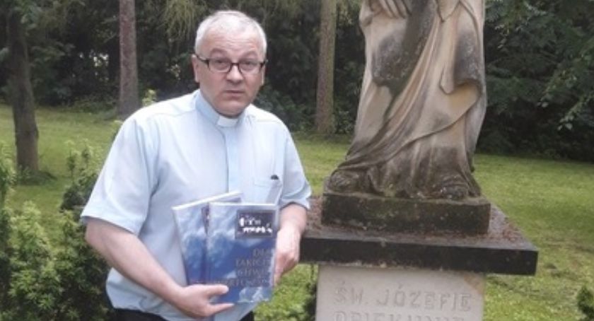 „Dla takich chwil warto żyć”. Jubileuszowa książka o ks. Infułacie Stanisławie Pinderze