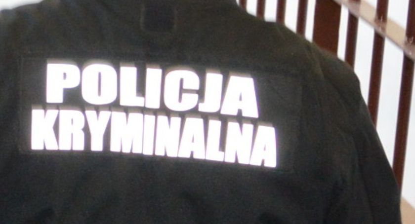 Napastnik z siekierą z zarzutem czynnej napaści na policjanta. Wakacje za kratami