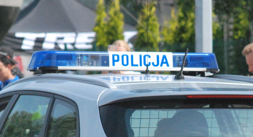 Miał użyć gazu i zadać ciosy pięściami. Naważył piwa, to teraz sam musi je wypić