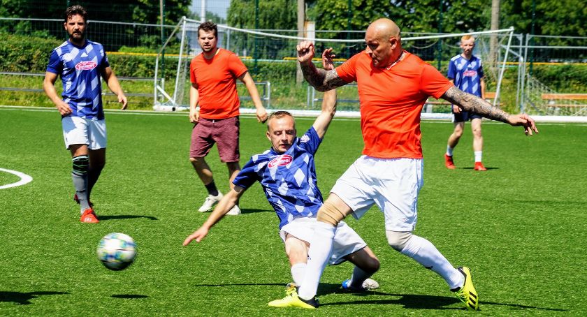 Sparingowe derby powiatu na remis. Team z osiedla Łazy odpalił silnik 