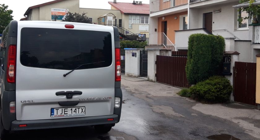PILNE: co stało się w okolicach starachowickiej przychodni? Stróże prawa i policyjni technicy kryminalistyki na miejscu