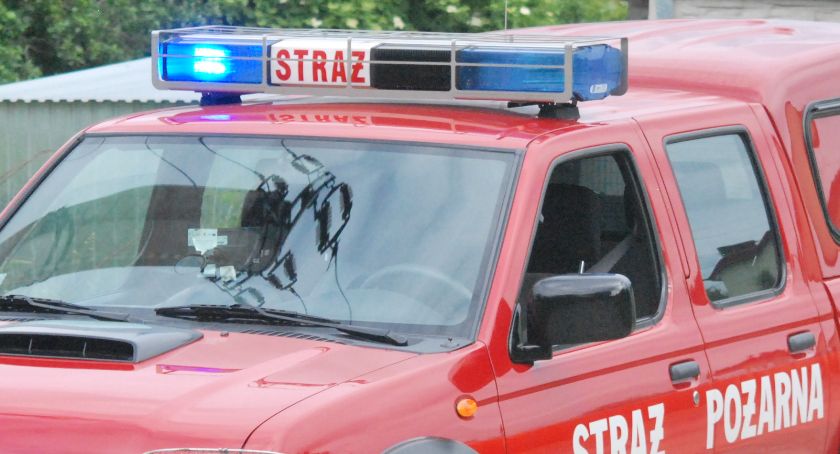 Pożar w trakcie rolniczych prac. Kierowca ciągnika w niebezpieczeństwie 