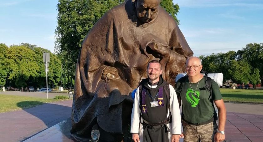 Samotni pielgrzymi docierają na Jasną Górę
