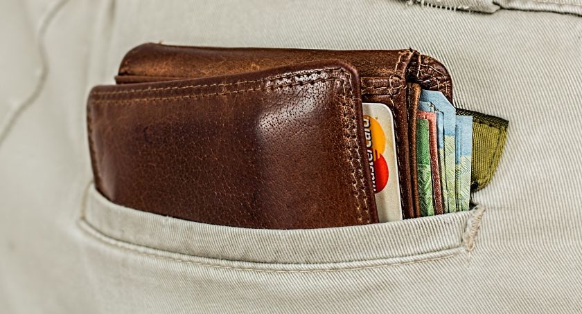 Wykorzystał okazję. Zniknęła torebka i znajdujące się w niej rzeczy