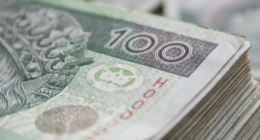 Ucziowie wrócili do szkół, co z zasiłkiem opiekuńczym?