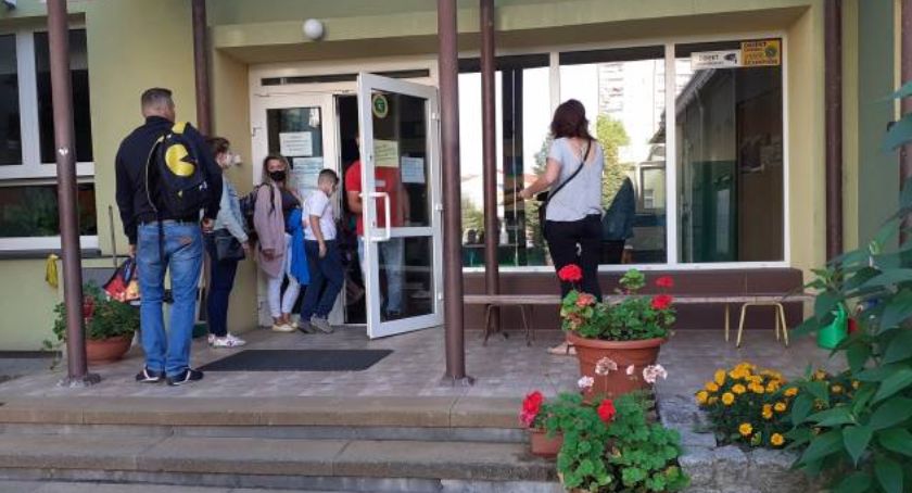 Powrót do szkoły w dobie koronawirusa. Opinie starachowickich rodziców i uczniów
