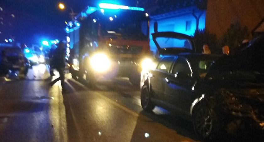 Niebezpieczny wieczór na ul. Kościelnej w Starachowicach. Policja i strażacy na miejscu 