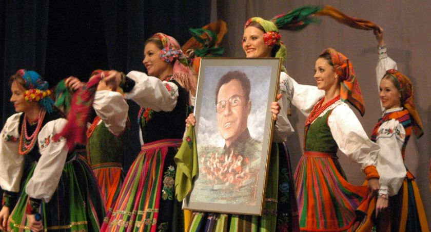 „Nie lubię mówić. Wolę, żeby za mnie mówiły te piękne stroje, pieśni i tańce”