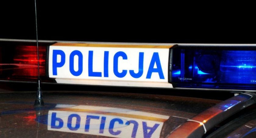Dramatyczna noc z udziałem kierującej i pieszego. Pijany mężczyzna trafił do szpitala