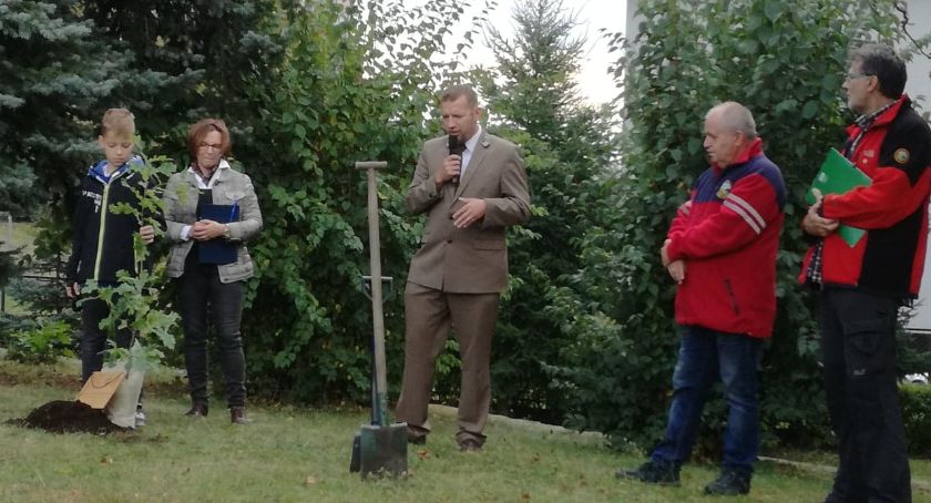 Sadzimy drzewa dla przyszłych pokoleń...