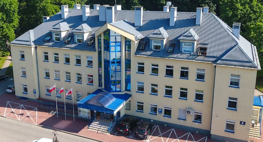 PILNE: kolejne przypadki koronawirusa w Starostwie Powiatowym w Starachowicach