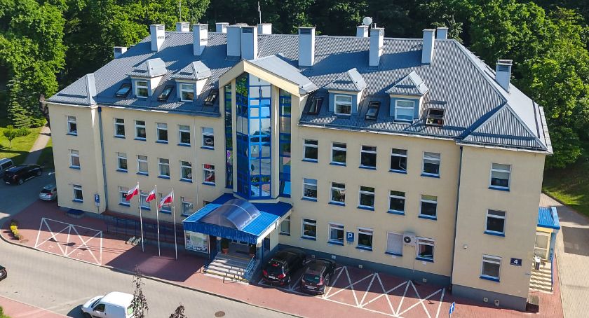 Starosta i wicestarosta z pozytywnymi wynikami testów na obecność COVID-19