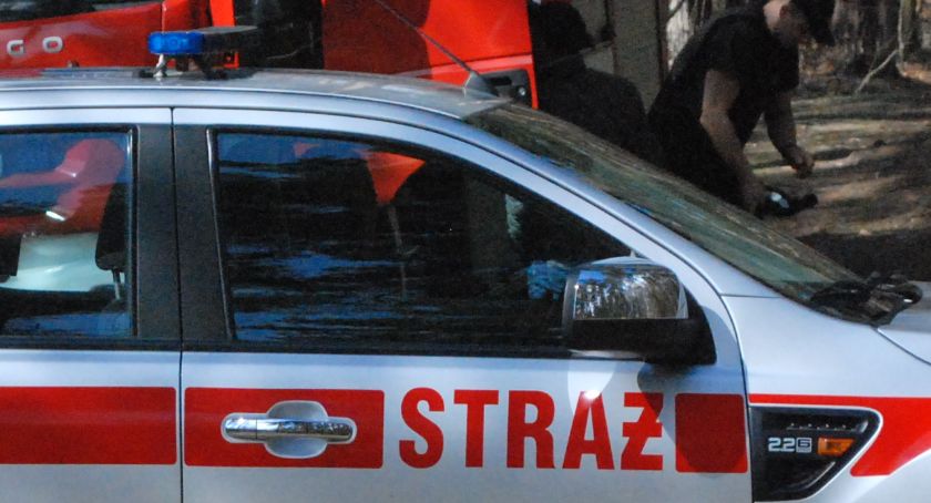 Co było przyczyną śmierci? Strażacy wyważali drzwi 