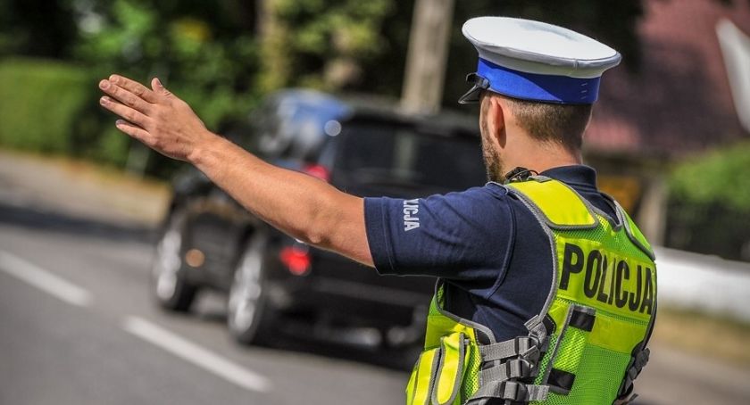 Policjanci apelują o ostrożność i rozwagę na drodze. Przed nami dzień Wszystkich Świętych 
