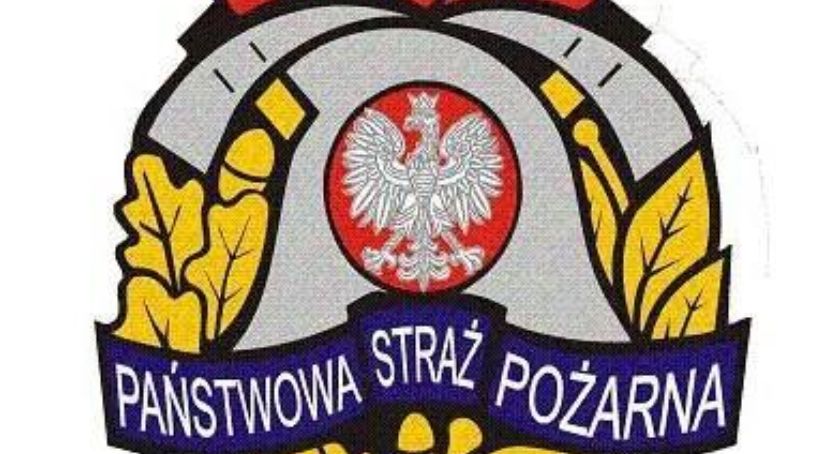 Zderzenie, uszkodzone auta, a na końcu plama. Policjanci i strażacy w akcji 
