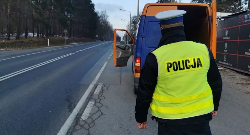 Czujne oko mundurowych. Zanim wsiądziesz za kółko warto sprawdzić auto