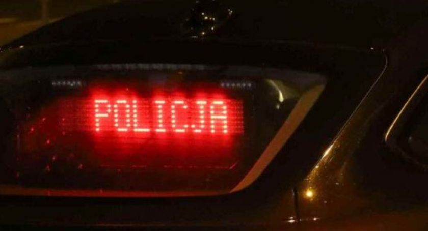  Na prostym odcinku drogi. Stracił panowanie nad autem i wjechał w przepust
